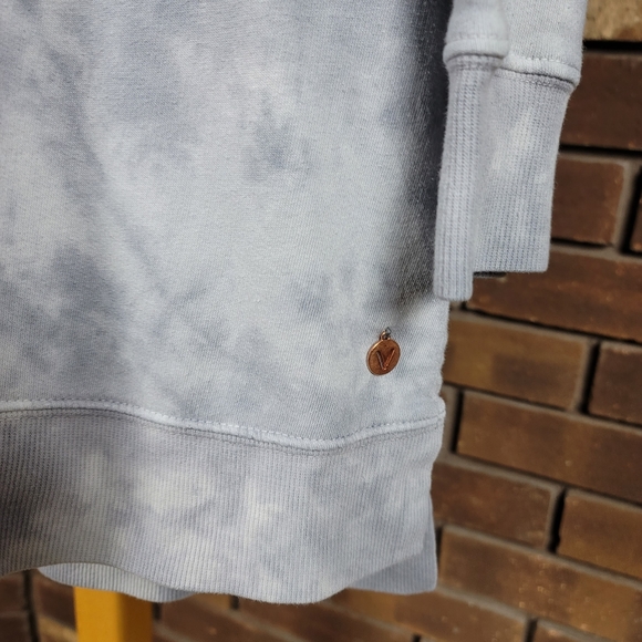 Livi Lane Bryant french terry sweatshirt gray white tie tye graphic tunic - Picture 6 of 6